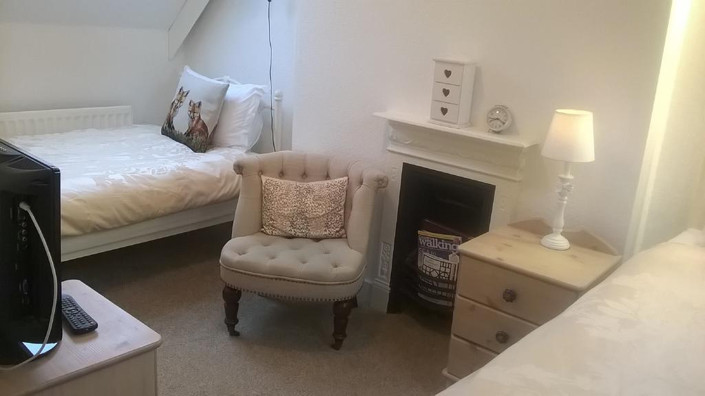 Anton Guest House Bed And Breakfast Shrewsbury Room photo