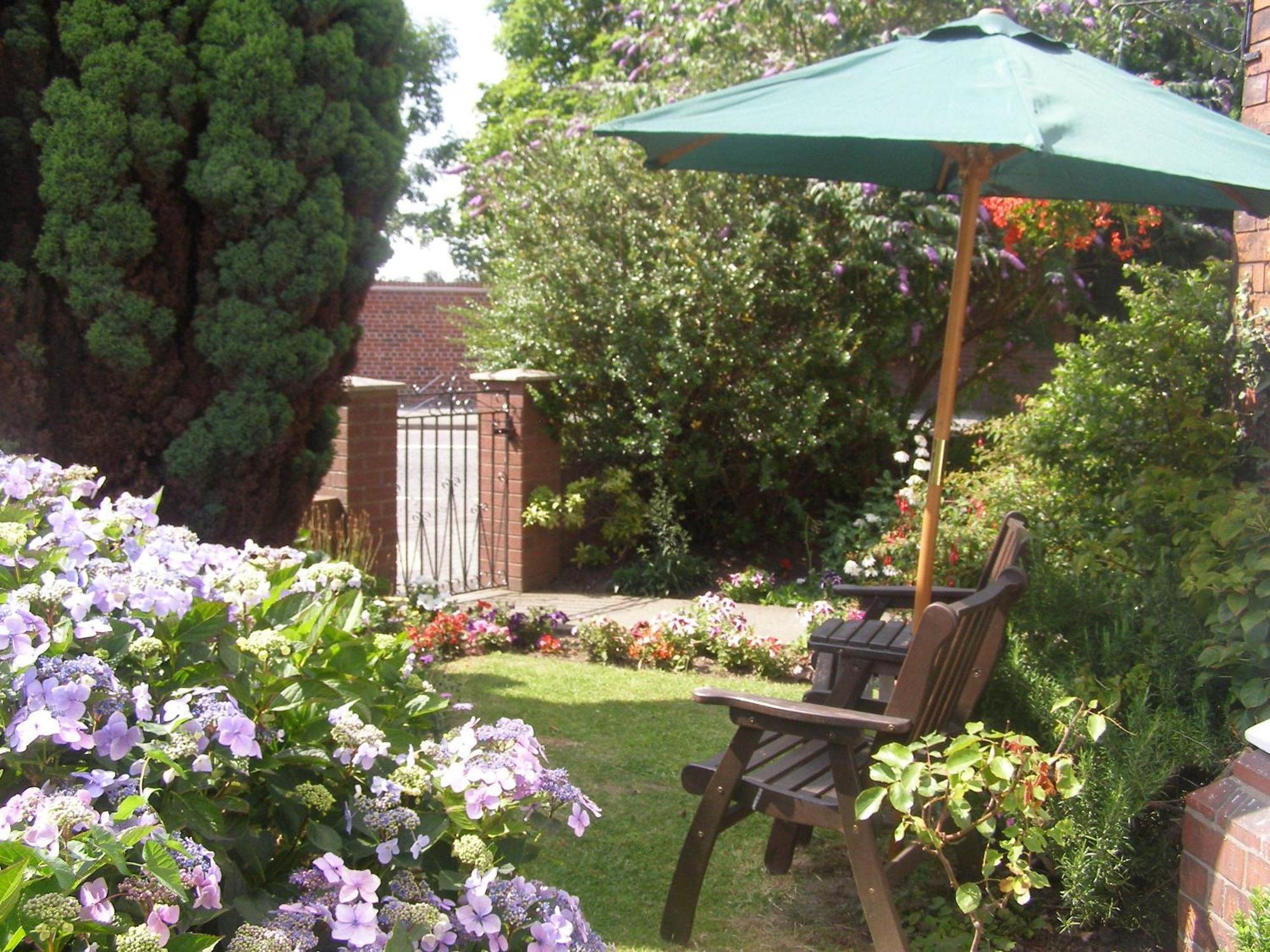 Anton Guest House Bed And Breakfast Shrewsbury Exterior photo