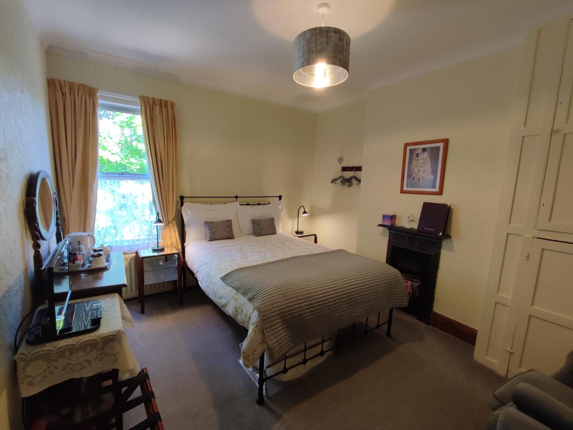 Anton Guest House Bed And Breakfast Shrewsbury Exterior photo