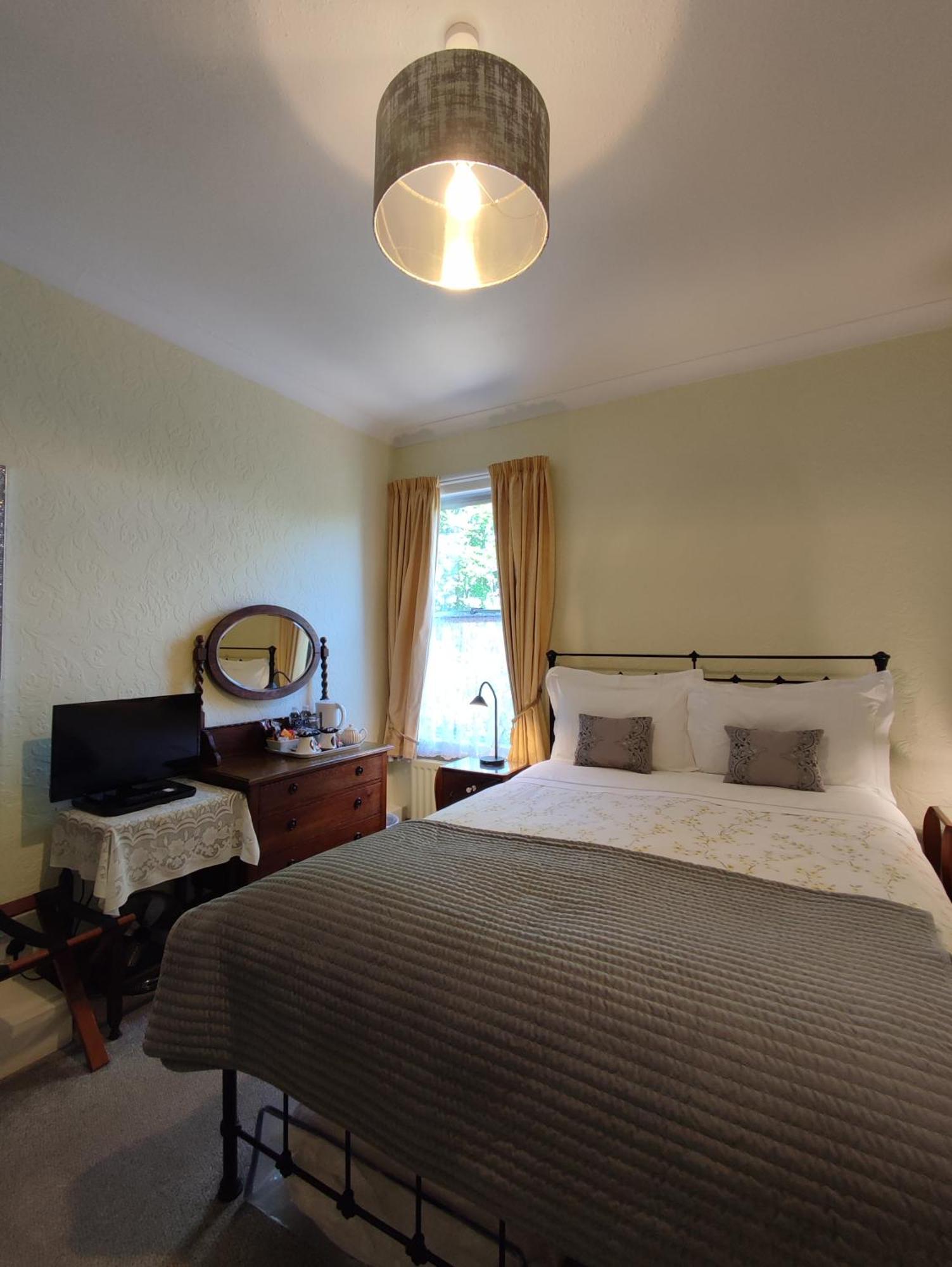 Anton Guest House Bed And Breakfast Shrewsbury Exterior photo