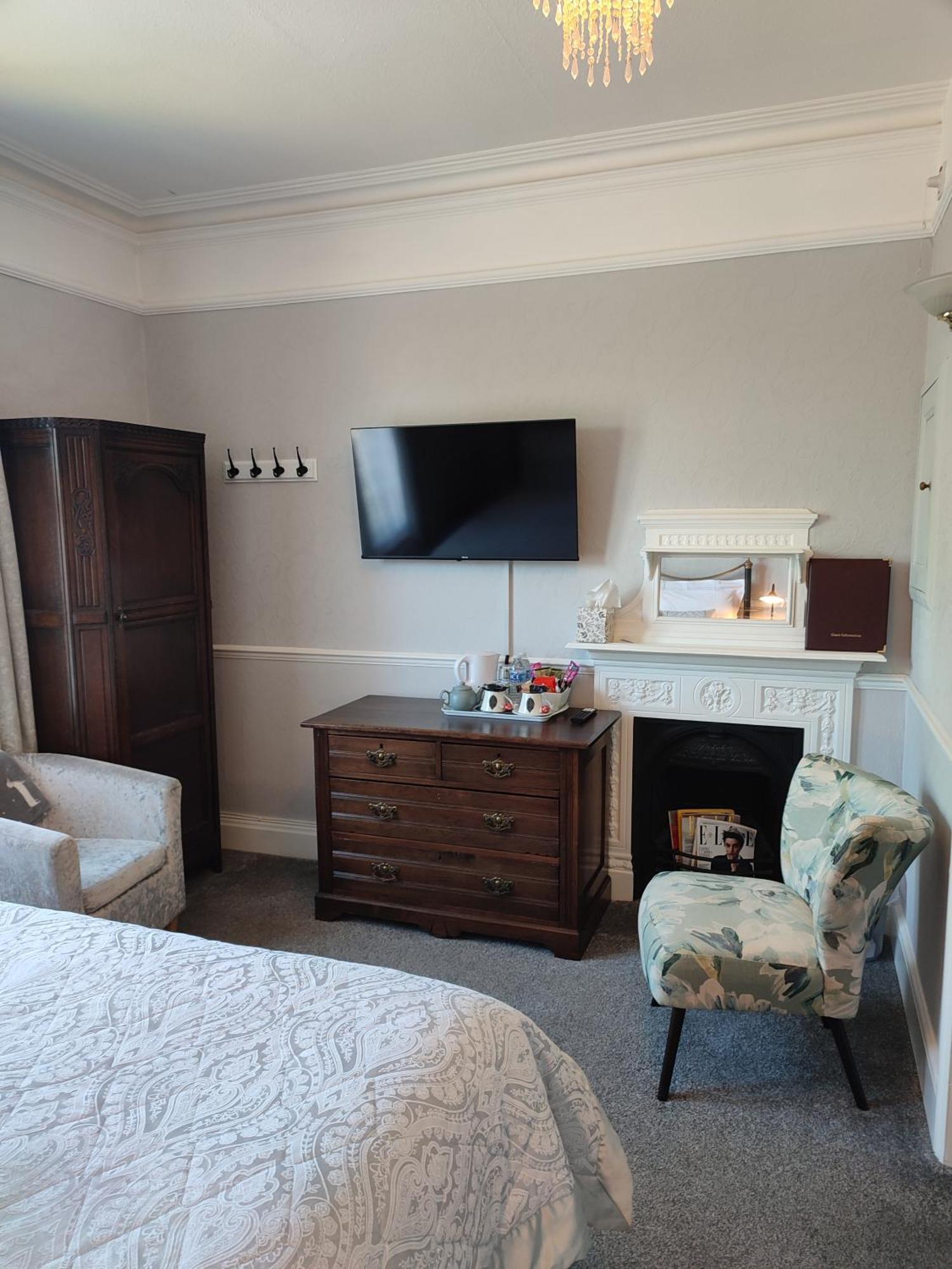 Anton Guest House Bed And Breakfast Shrewsbury Exterior photo